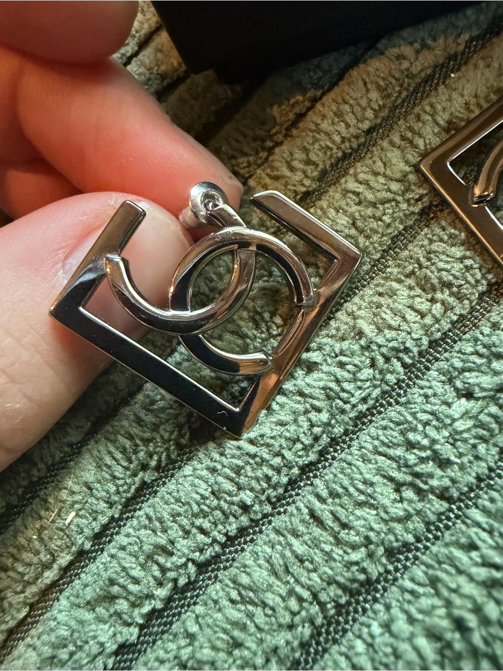Chanel gunmetal earrings - Picture 3 of 4